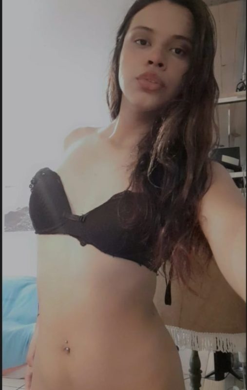 Karina Gama 4