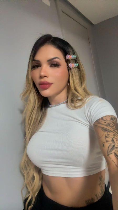 Ana Julia 57