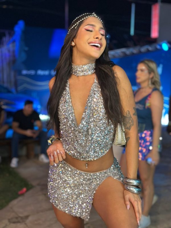 Júlia Modelo 70