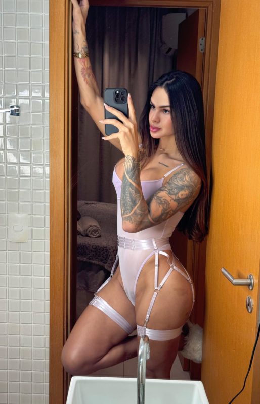 Bianca Andrade 5
