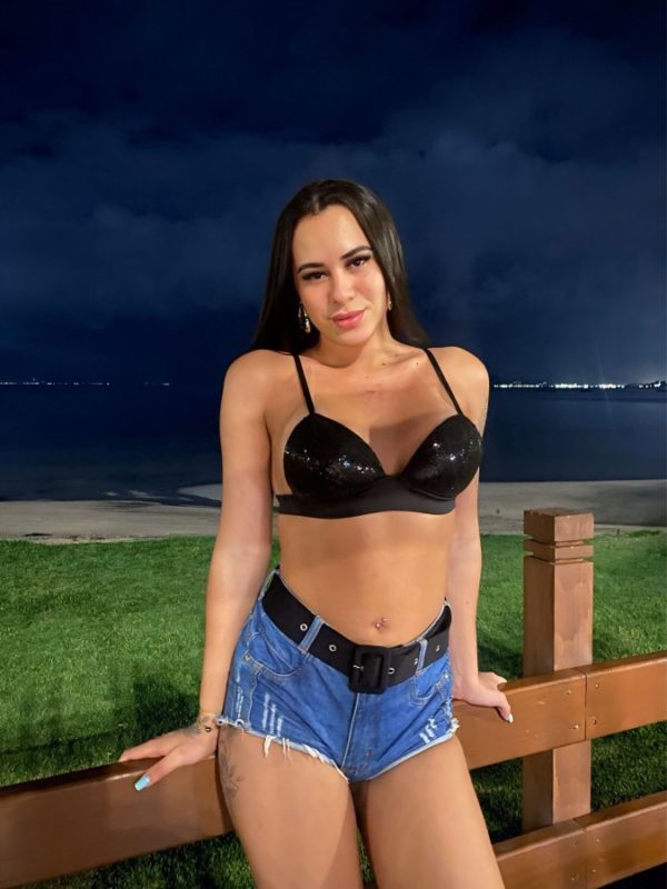 Evelyn Boneca 31