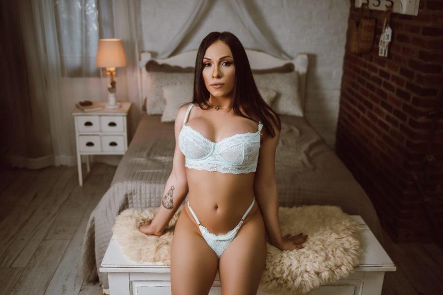 Nicole Camni 50