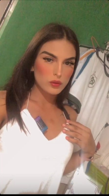 Lara M 22
