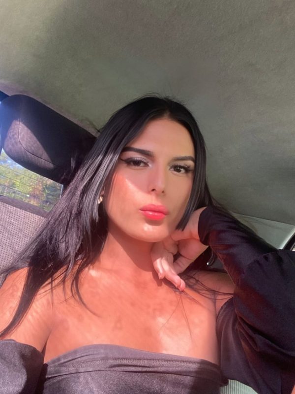 Lara M 20