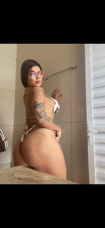 Nicole Barros 25