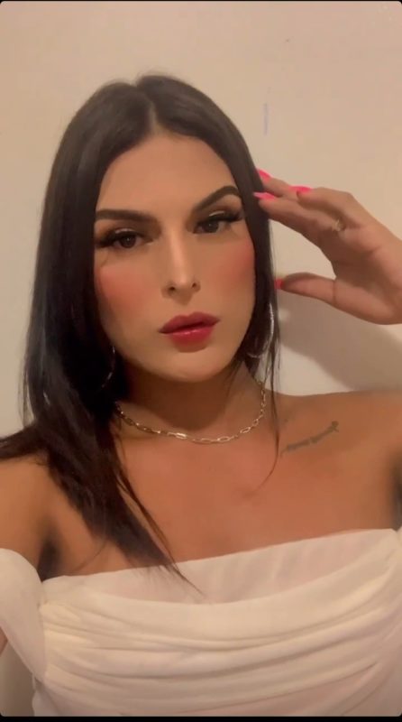 Lara M 24
