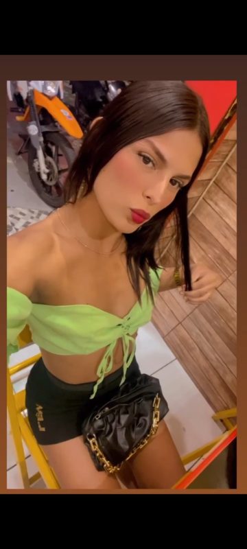 Lara M 23