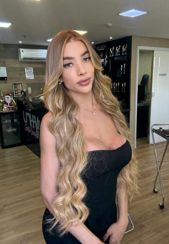 Larissa Beatriz 43
