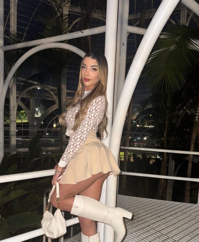 Larissa Beatriz 32