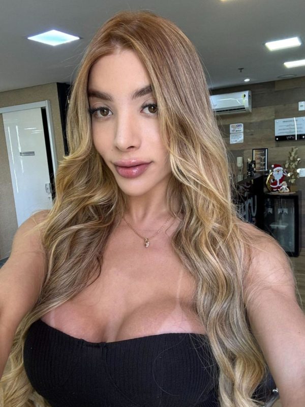 Larissa Beatriz 45