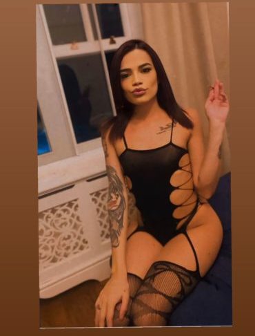 Menina Agatha 8