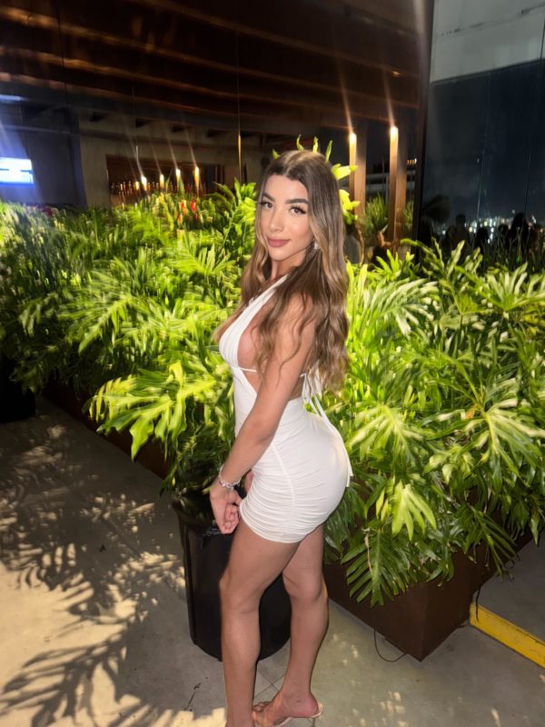 Larissa Beatriz 28