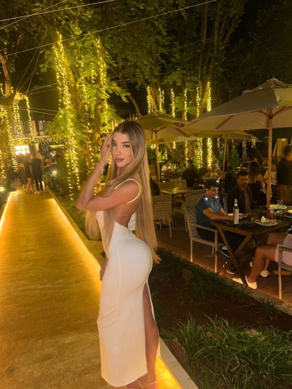 Larissa Beatriz 46