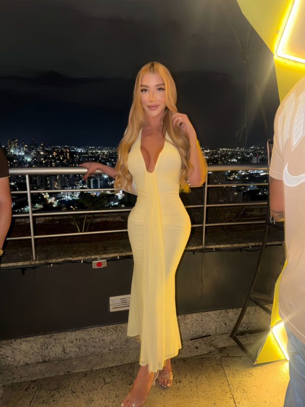 Larissa Beatriz 40