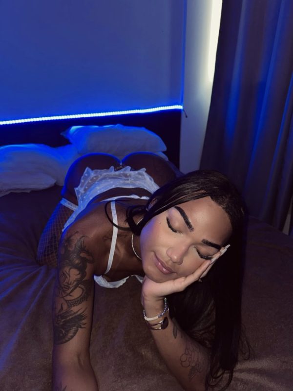 Jade Gomes 31