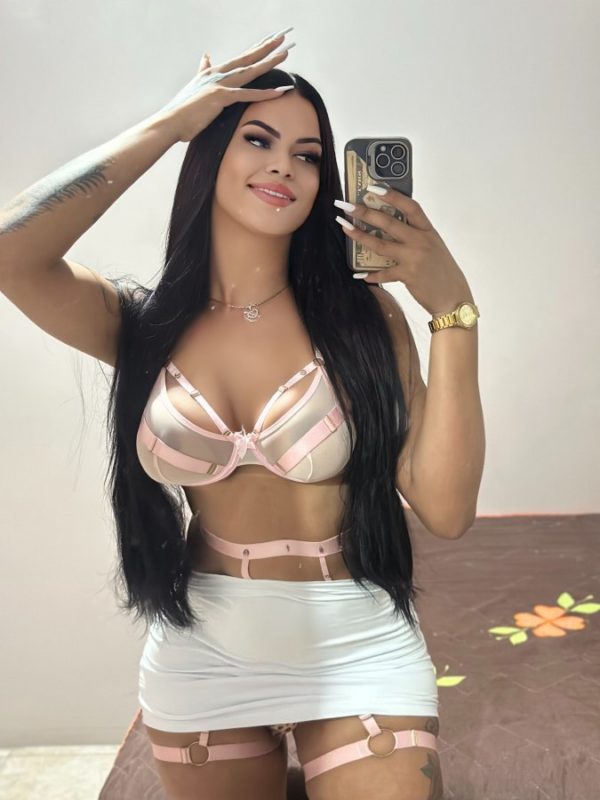 Renata Carrie 5