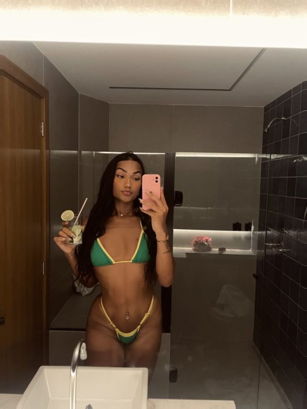 Jade Gomes 47