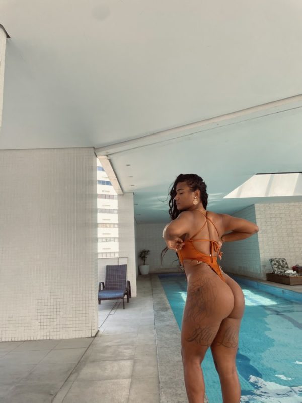 Jade Gomes 49