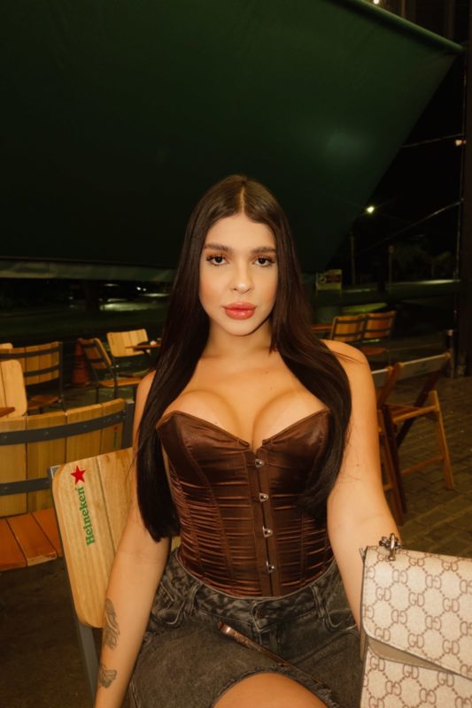 Bruna Peixotu 8