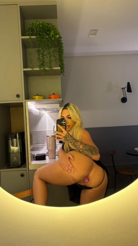 Rebecca Santos 25