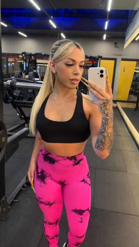 Rebecca Santos 34