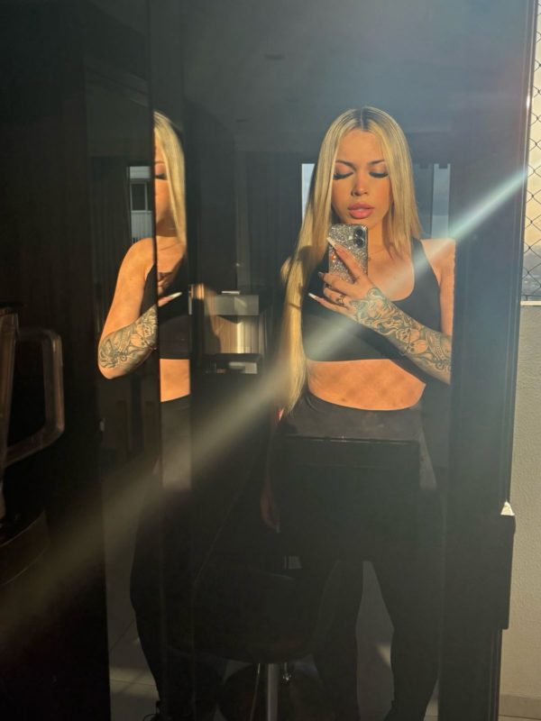 Rebecca Santos 8