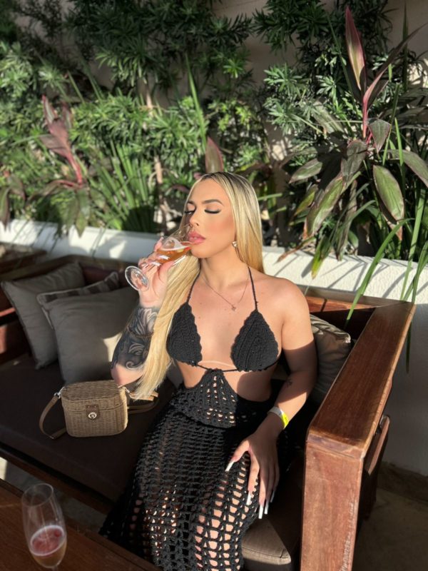 Rebecca Santos 4