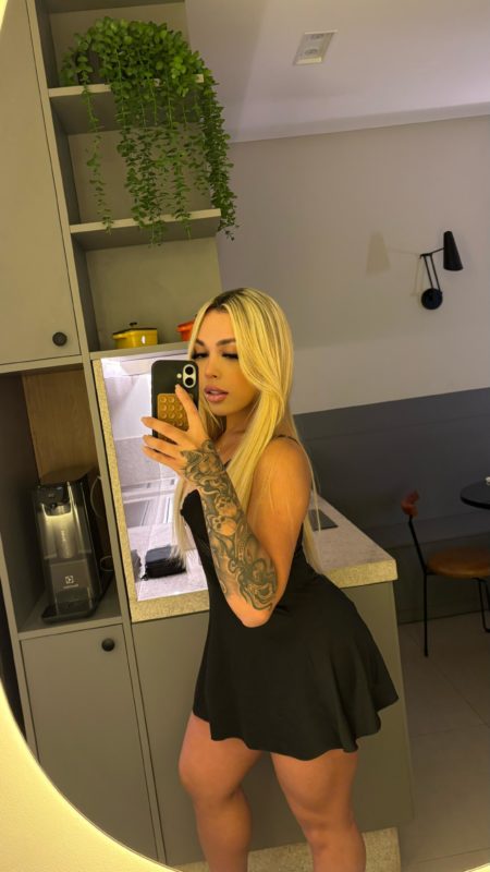 Rebecca Santos 23