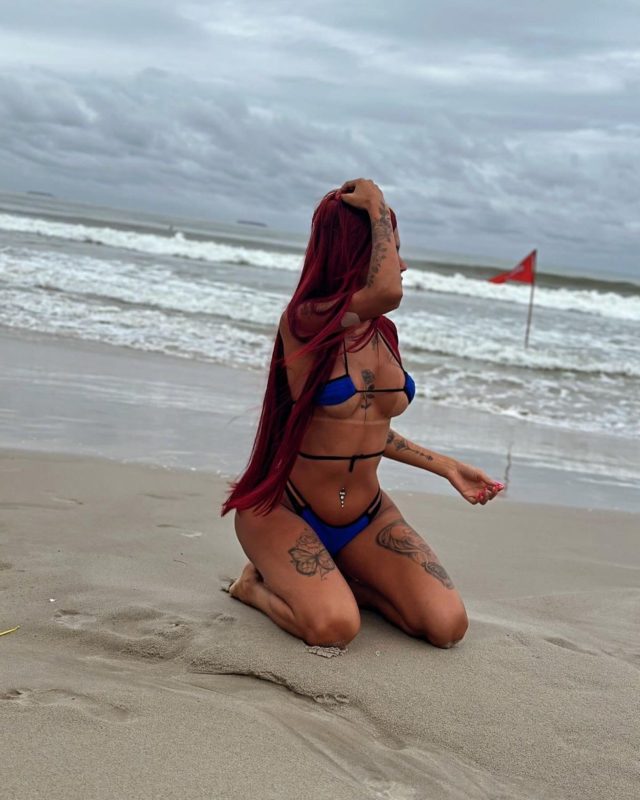 Larissa Emanuelly 25