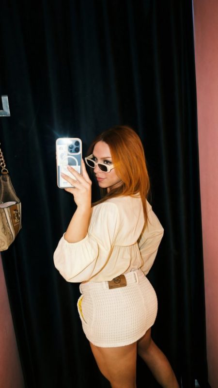 Larissa Ginger 35