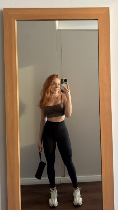 Larissa Ginger 44