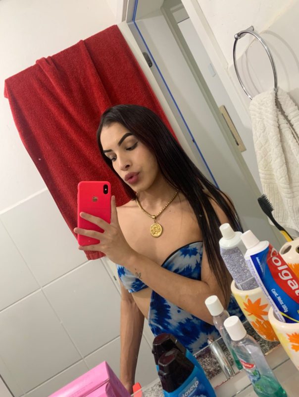 Gabby Ferraz 49
