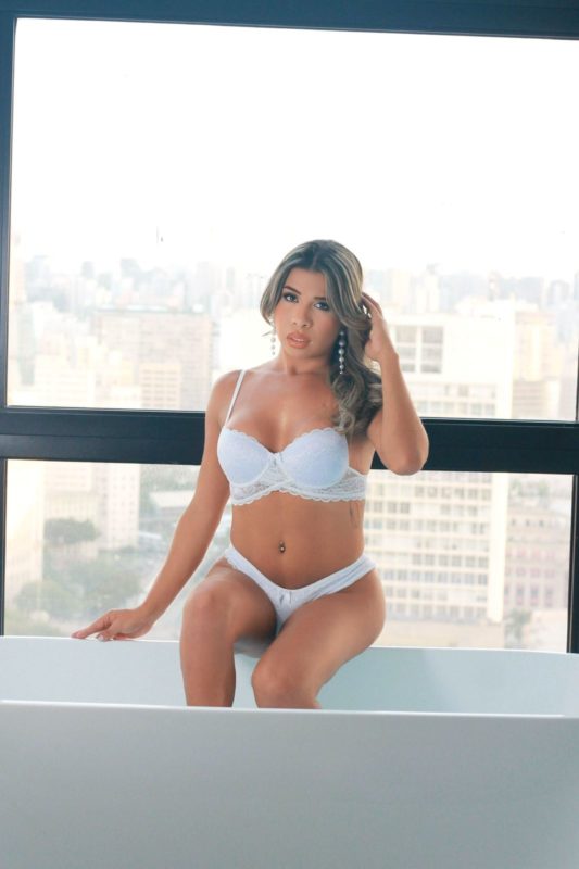 Rebecca Souza 41