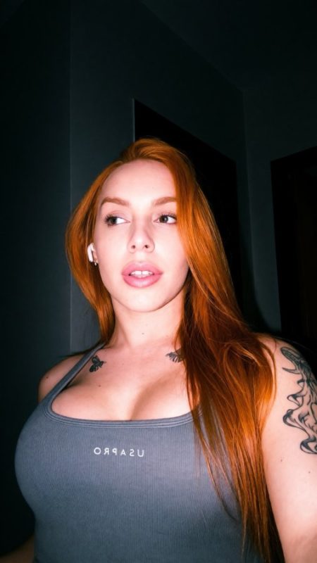 Larissa Ginger 33