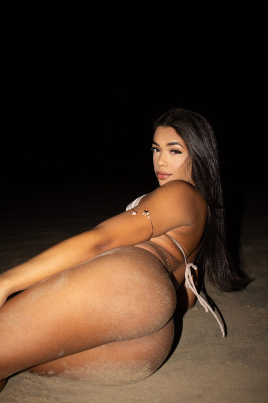 Rhiana Lira 77