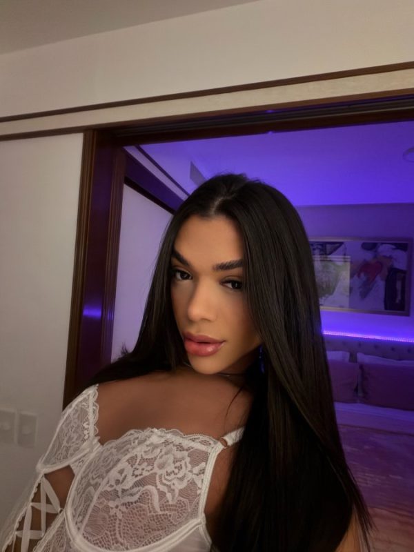 Rhiana Lira 29