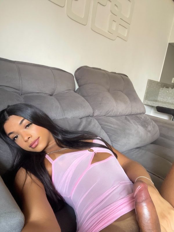 Rhiana Lira 15