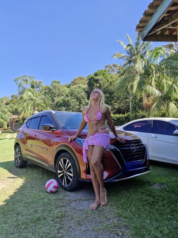 Rebecca Souza 24
