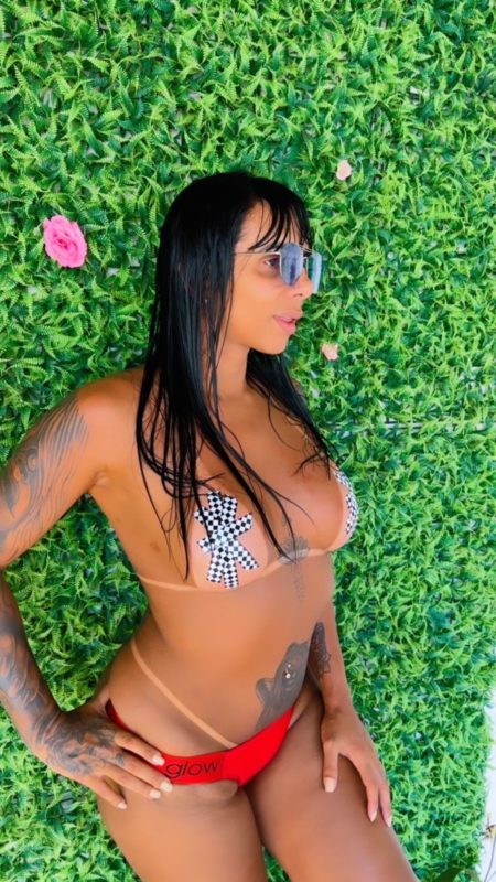 Monique Oliveira 17