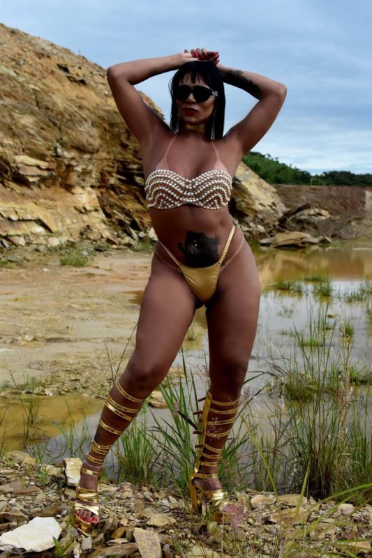 Monique Oliveira 46