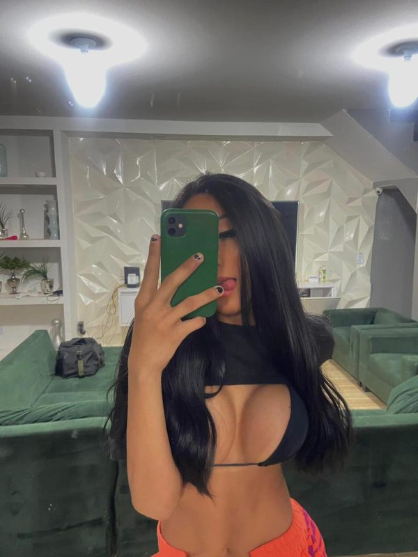 Larissa Santoa 8