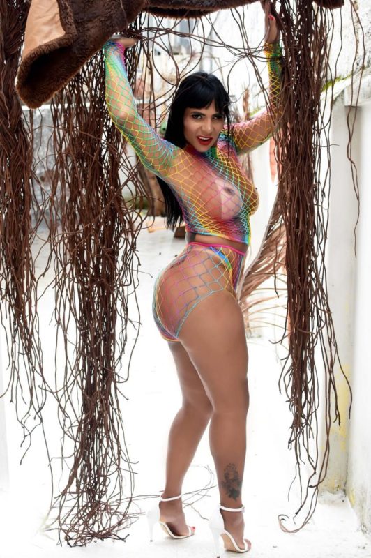 Monique Oliveira 40
