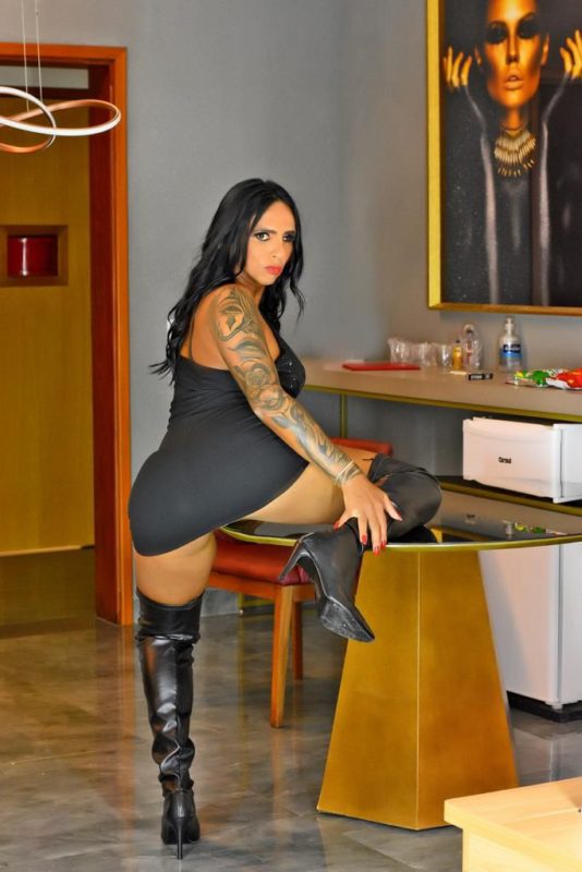 Monique Oliveira 36
