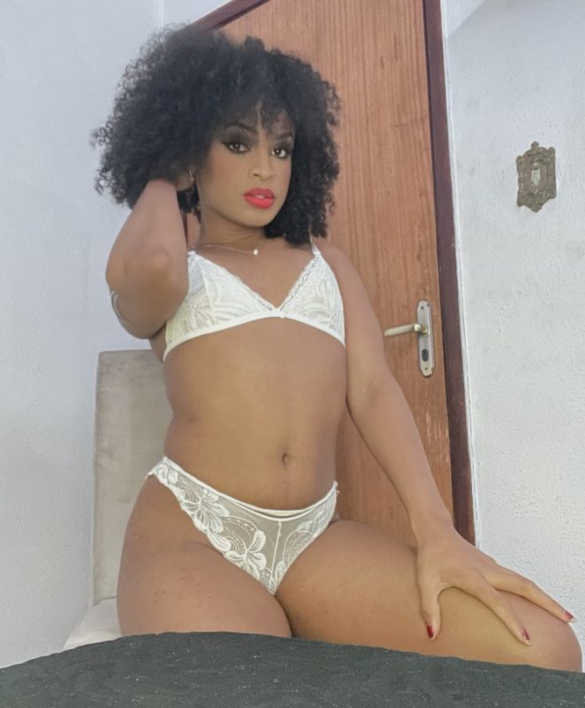 Lana Menezes 15