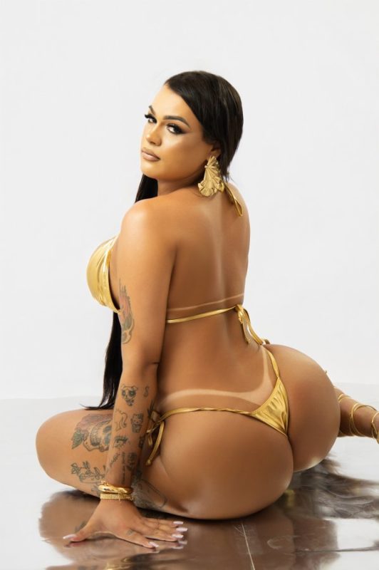 Julianna Guimarães 3