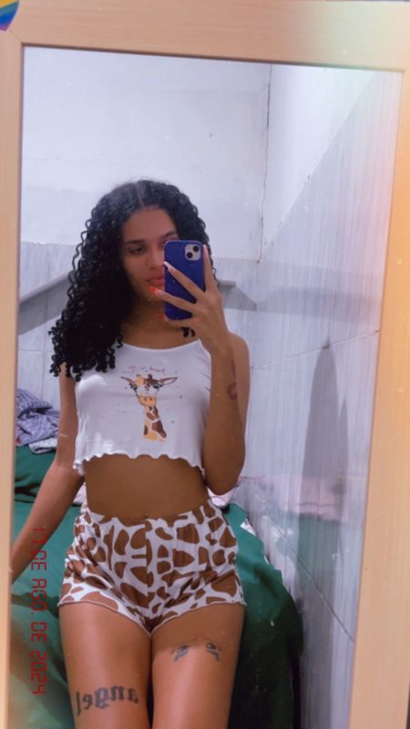 Stefany Soares 17