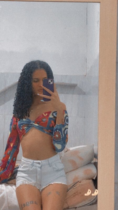 Stefany Soares 25
