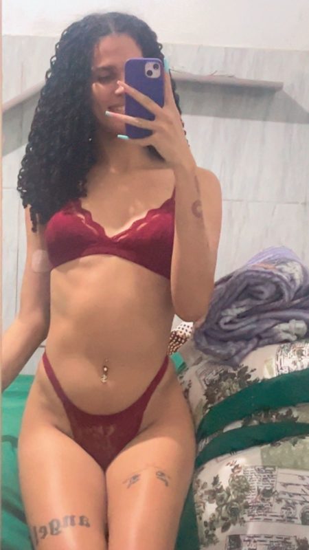 Stefany Soares 23