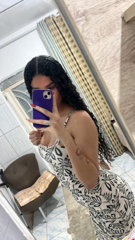 Stefany Soares 25