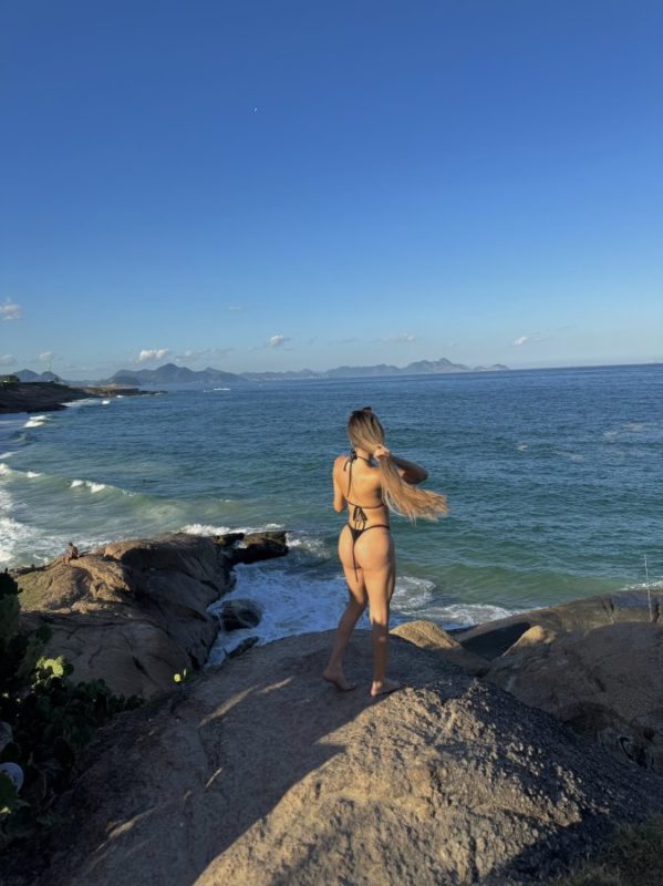 Bianca Santos 16